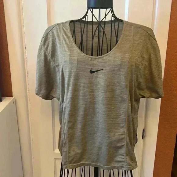 Nike Cropped Athletic Tee-Sz L - Picture 1 of 4